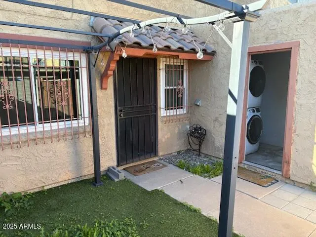 a close up view of washer and dryer