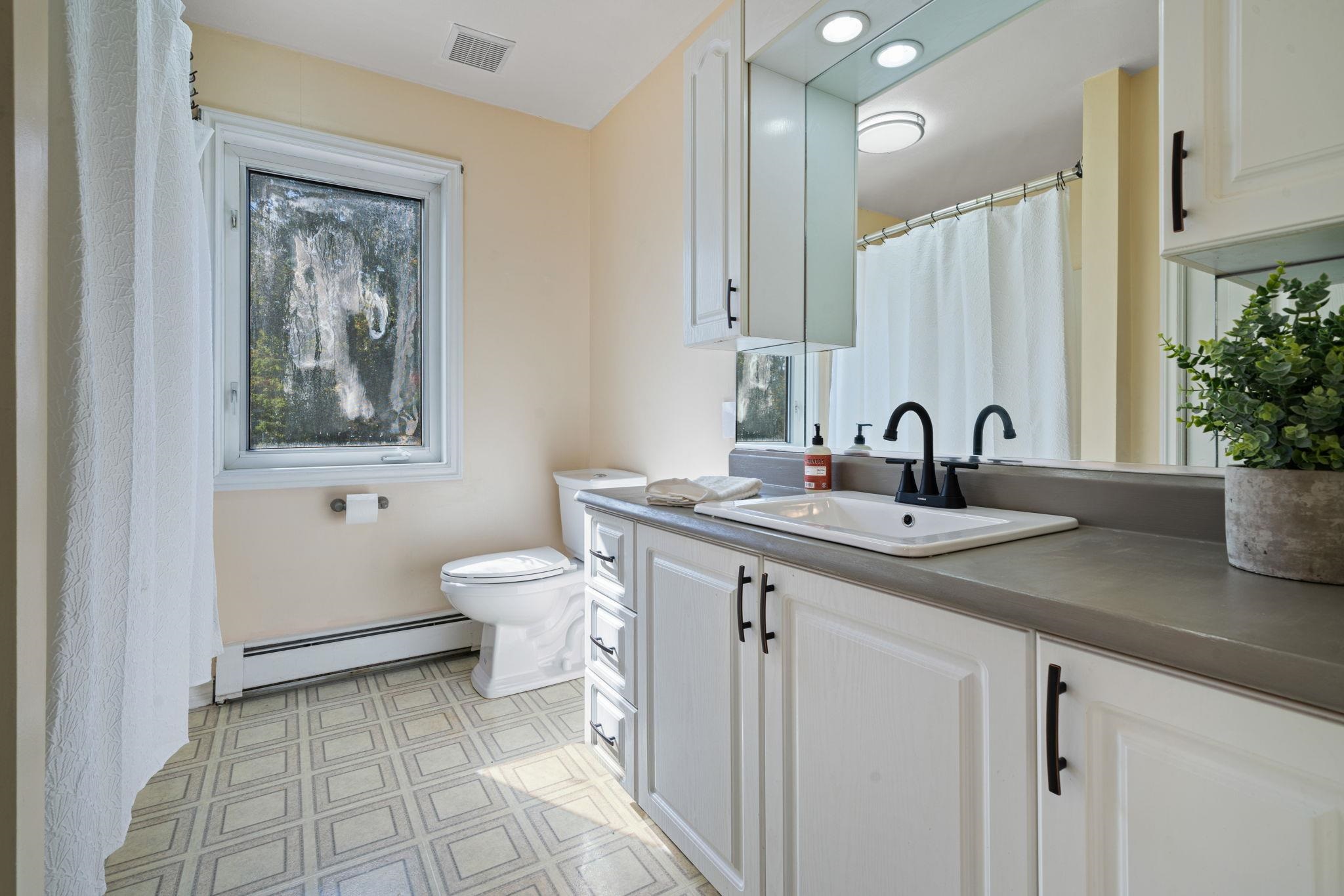 5 Sanborn Road Derry, NH 03038 - Photo 10 of 47