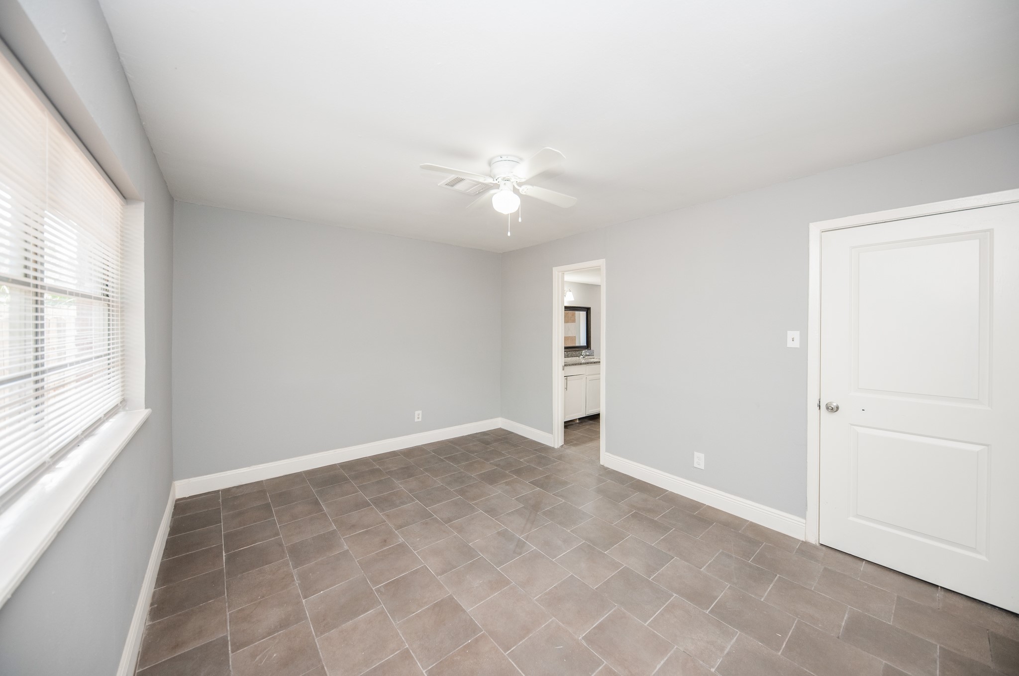 9407 Pipestone Street Houston, TX 77074 - Photo 11 of 32