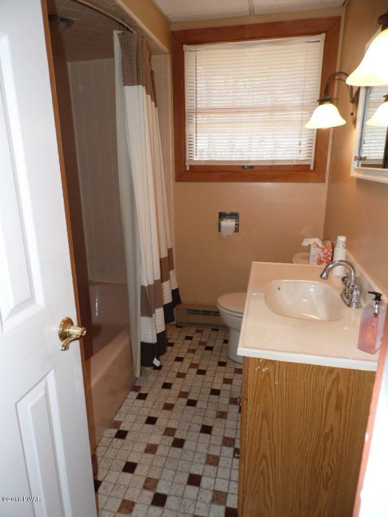 152 Gold Key Road Milford, PA 18337 - Photo 32 of 37 Bath 2