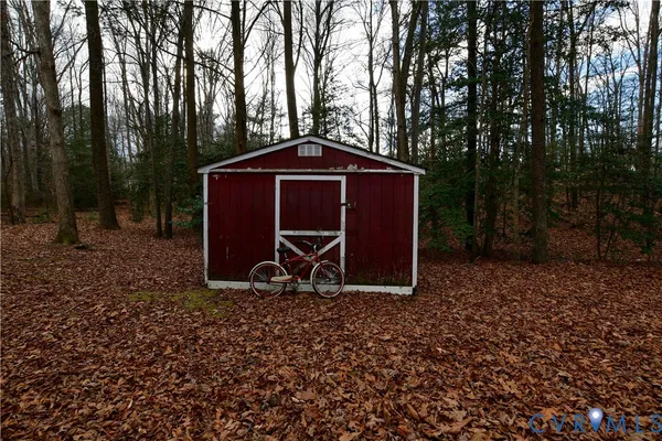 a view of backyard with trees