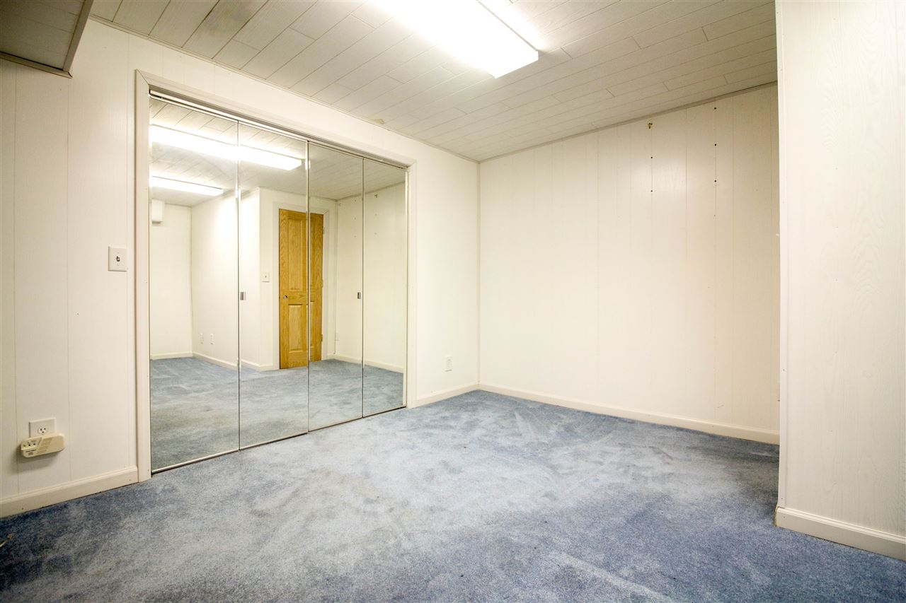 14031 South Bluff Road Rockton, IL 61072 - Photo 26 of 38 an empty room with mirror in it