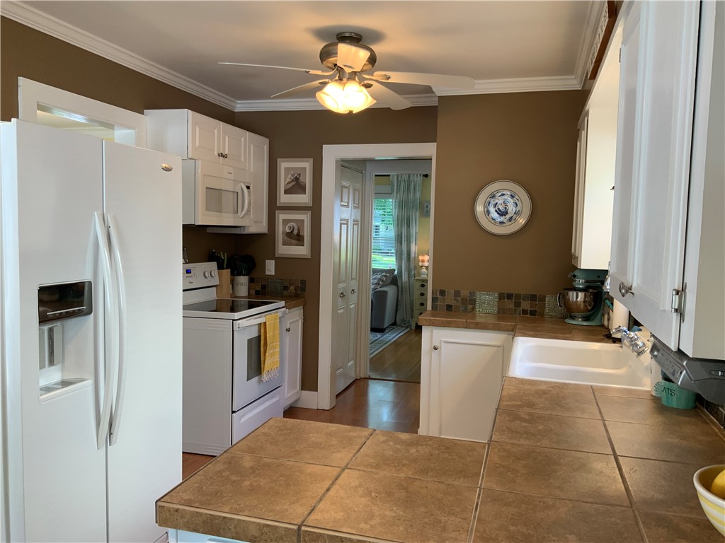 233 Wildmere Road Irondequoit, NY 14617 - Photo 21 of 44