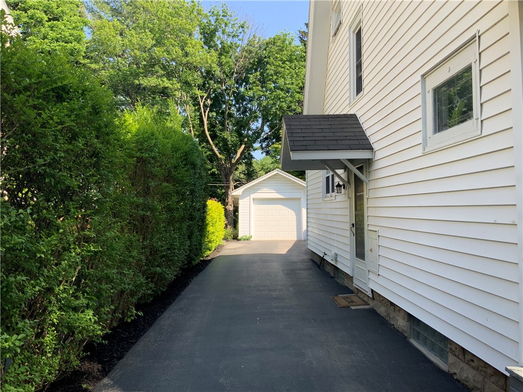 233 Wildmere Road Irondequoit, NY 14617 - Photo 5 of 44