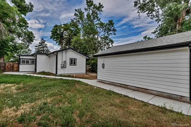 a house view with a backyard space