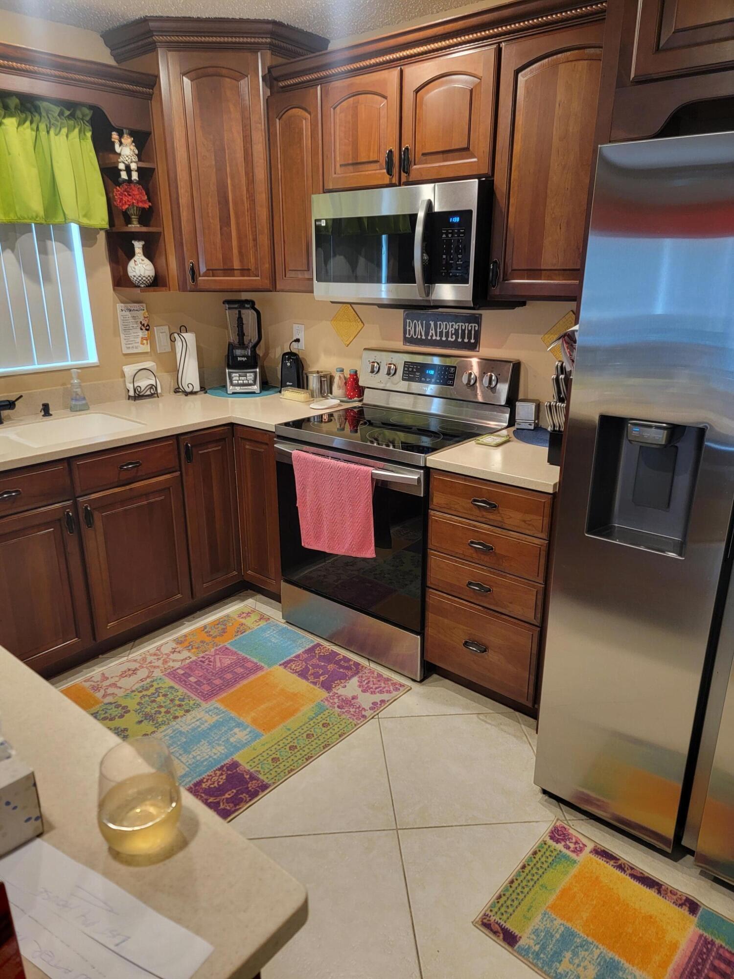 27 Vista Del Rio Boynton Beach, FL 33426 - Photo 15 of 45 Kitchen 2