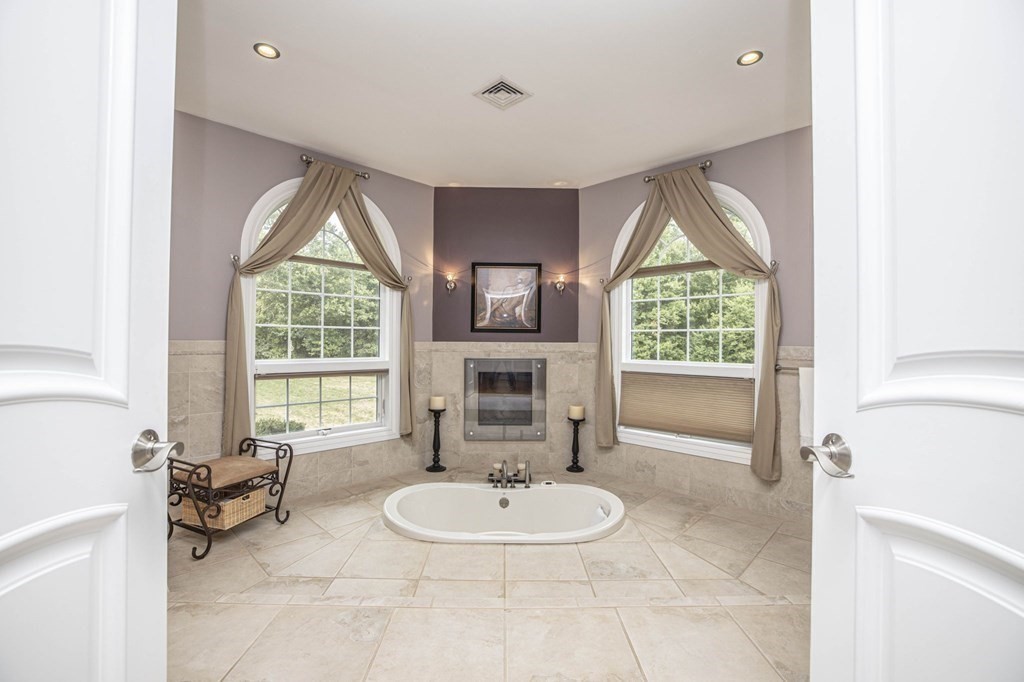 15 Elizabeth Drive Rochester, MA 02770 - Photo 22 of 42