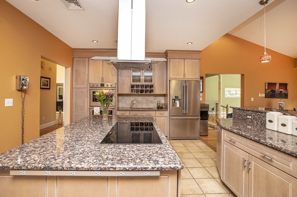 15 Elizabeth Drive Rochester, MA 02770 - Photo 10 of 42