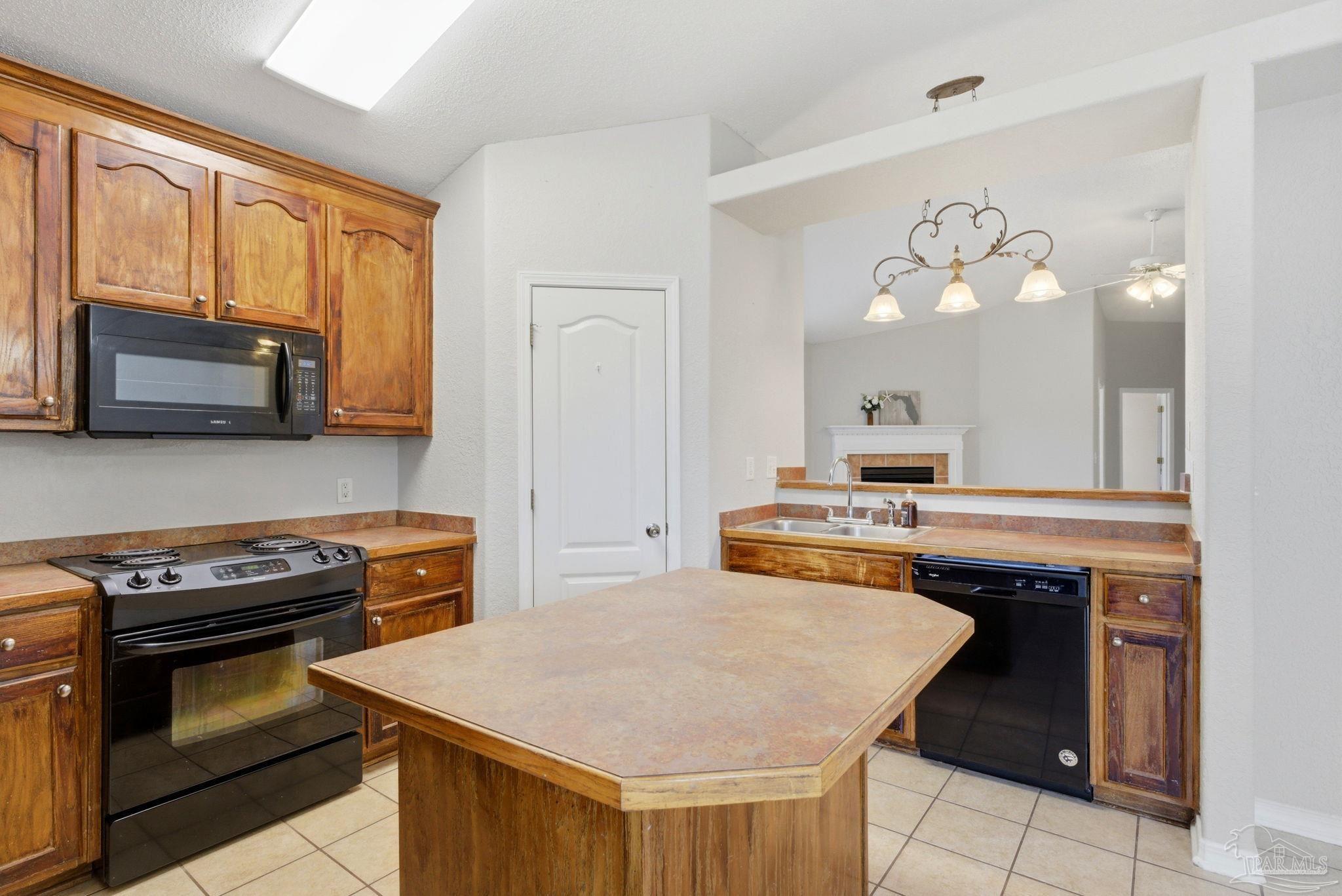 8100 Castle Pointe Way Pensacola, FL 32506 - Photo 19 of 44 a kitchen with a stove and a microwave