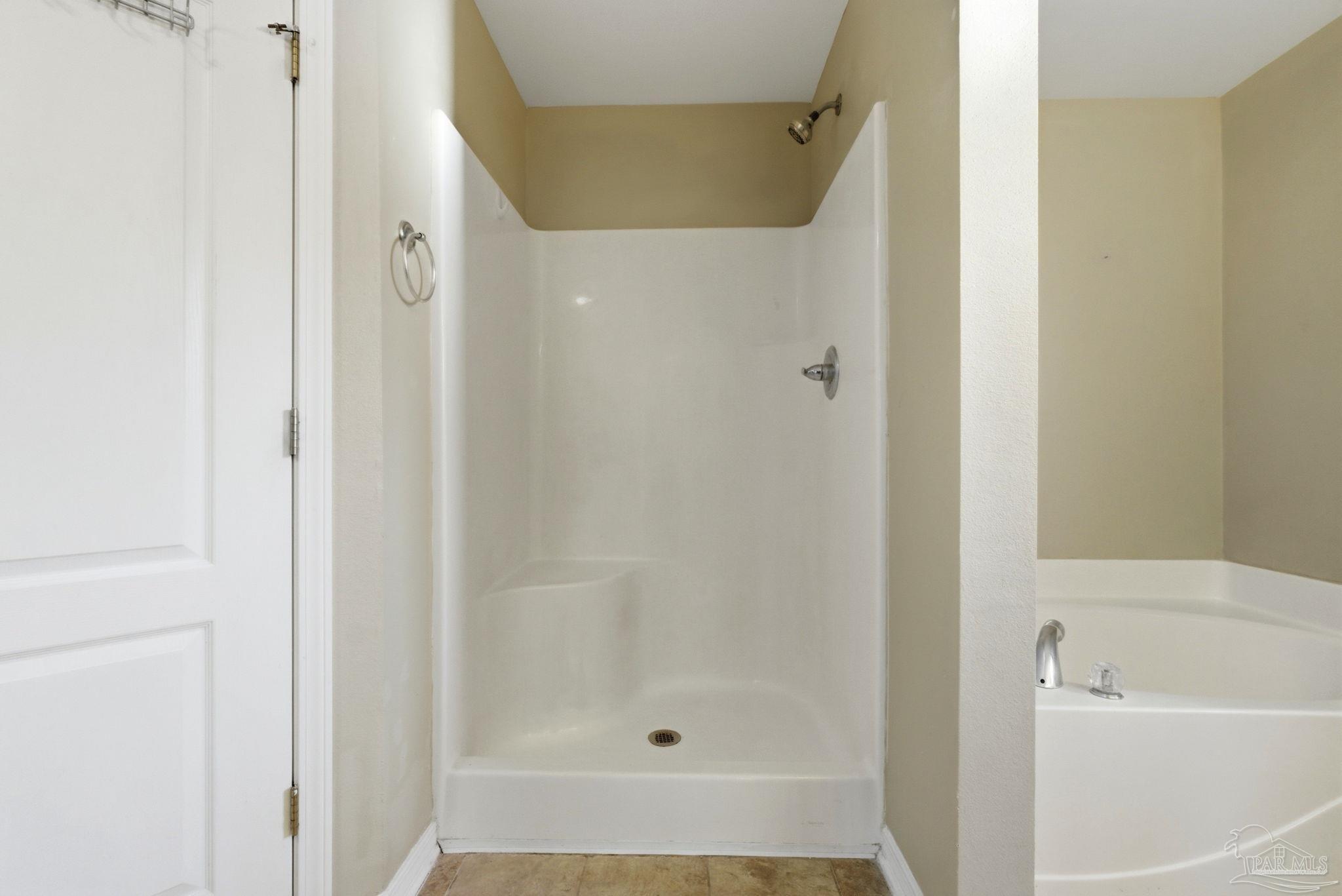 8100 Castle Pointe Way Pensacola, FL 32506 - Photo 26 of 44 a bathroom with a shower and a tub