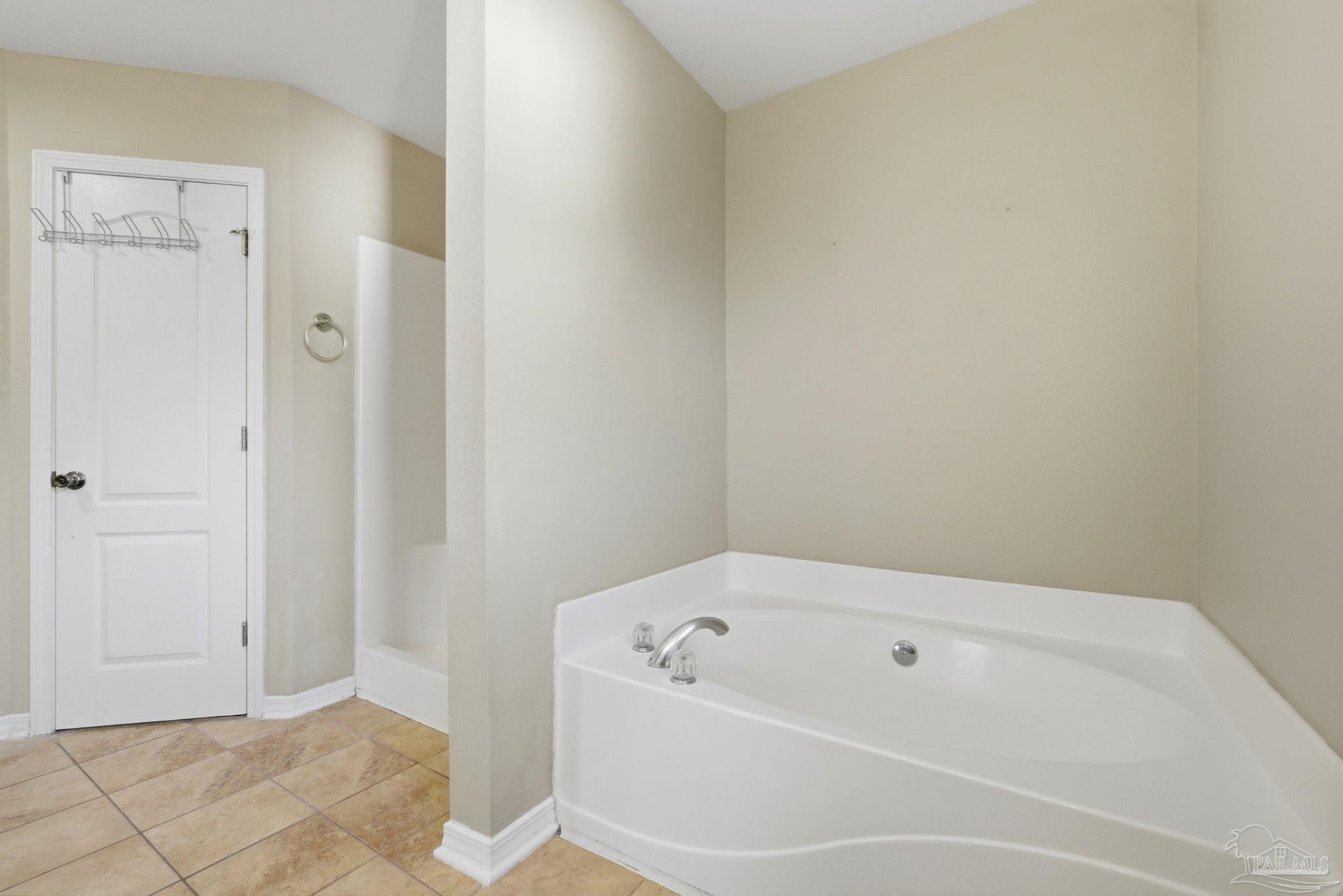 8100 Castle Pointe Way Pensacola, FL 32506 - Photo 27 of 44 a bathroom with a bathtub