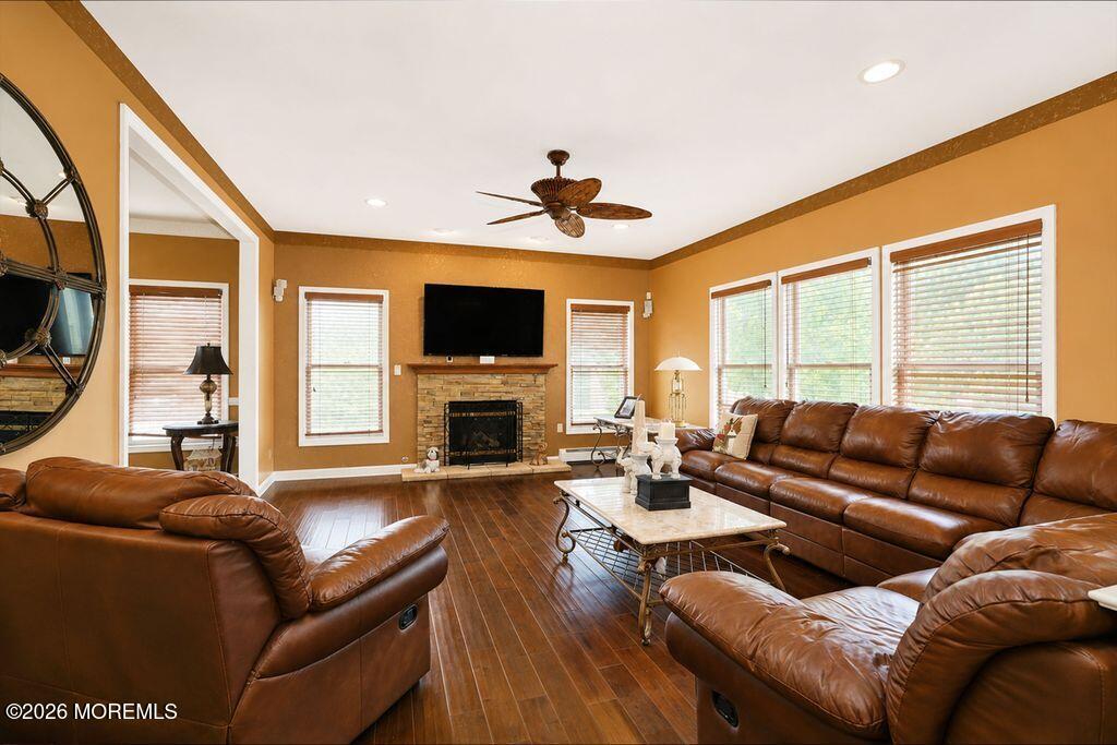 19 Bloomfield Road Manalapan, NJ 07726 - Photo 10 of 47 LOOMFILED FAM RM
