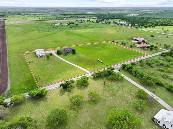 $810,000 | 386 Scoggins Road, Tioga, TX 76271