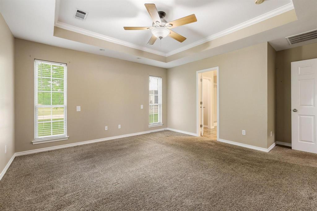386 Scoggins Road Tioga, TX 76271 - Photo 20 of 30 an empty room with windows and ceiling fan