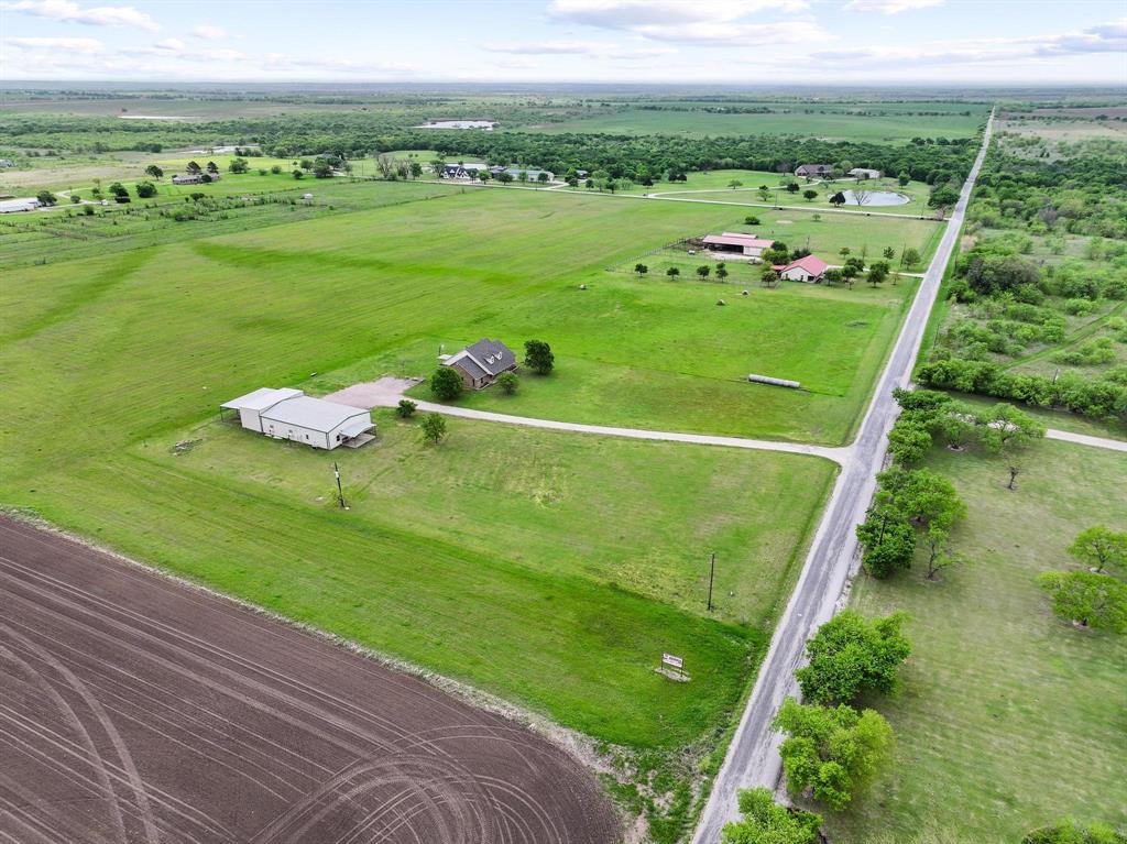 386 Scoggins Road Tioga, TX 76271 - Photo 5 of 30 a view of a golf course with a garden