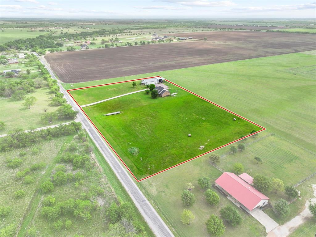 386 Scoggins Road Tioga, TX 76271 - Photo 6 of 30 a view of a tennis court