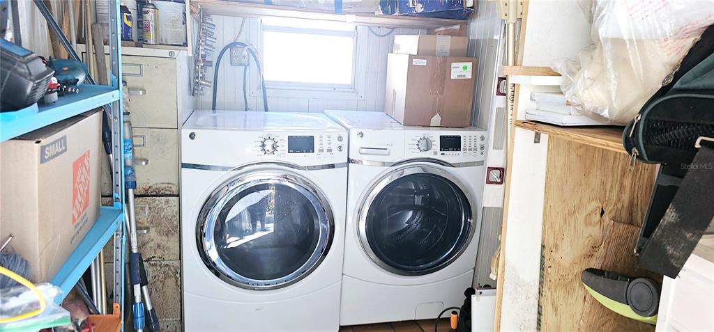 10315 Cortez Road West, Unit 714 Bradenton, FL 34210 - Photo 18 of 26 a utility room with dryer and washer