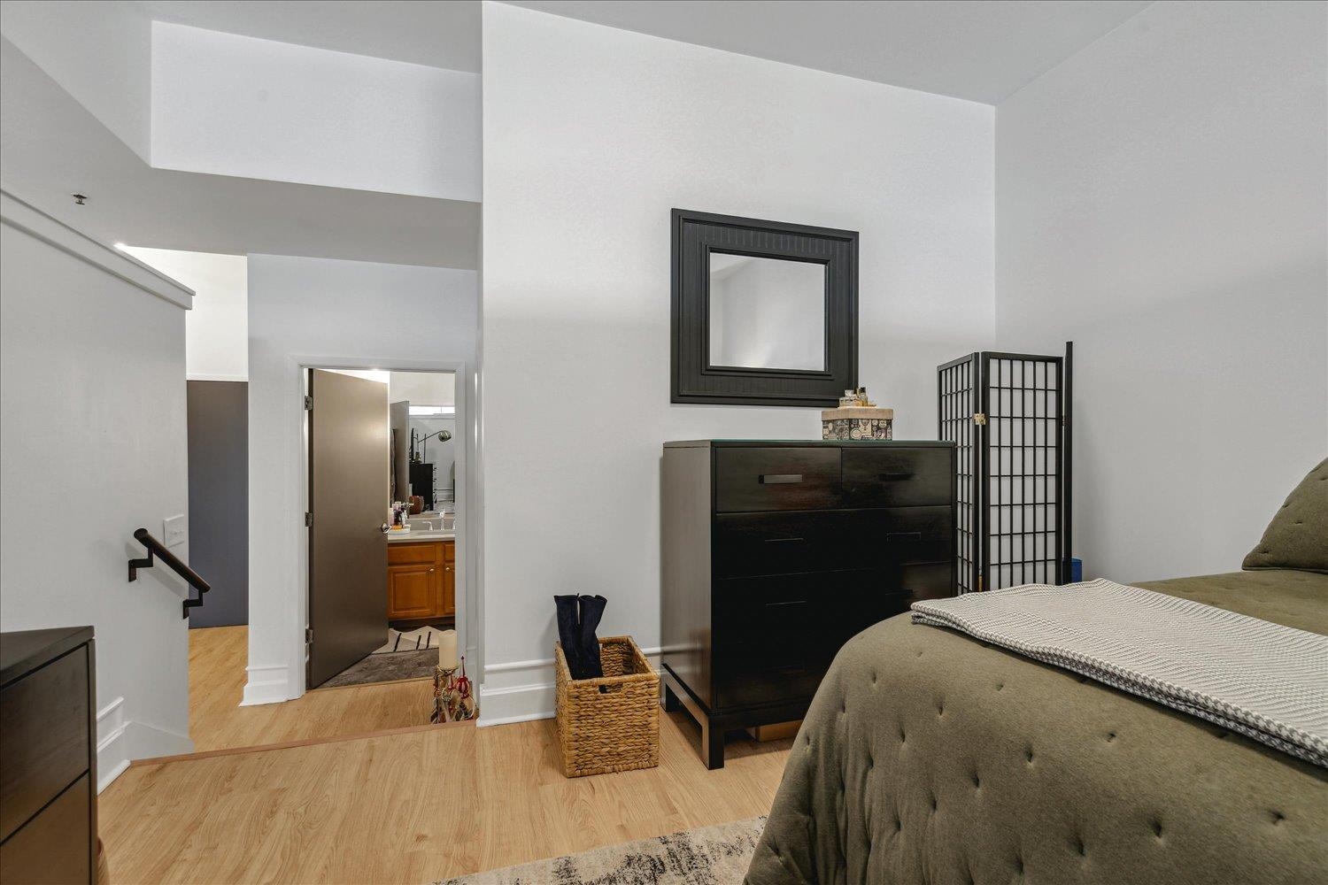 648 Riverside Drive, Unit 411 Memphis, TN 38103 - Photo 14 of 32 a bedroom with a bed and a dresser