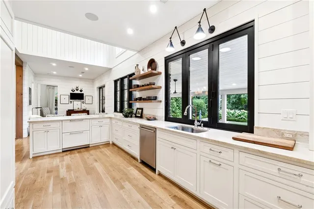 $2,500,000 | 4279 East Brookhaven Drive Northeast, Atlanta, GA 30319