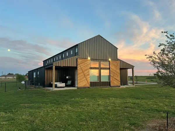 a front view of house with yard