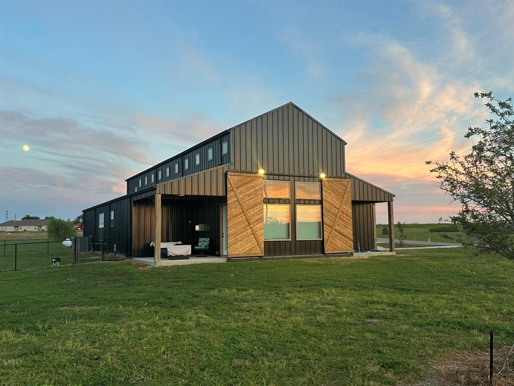 511 John Davis Road Italy, TX 76651 - Photo 11 of 40 a front view of house with yard