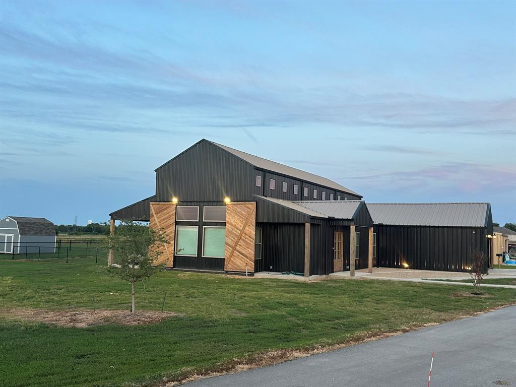 511 John Davis Road Italy, TX 76651 - Photo 13 of 40 a front view of a house with a yard