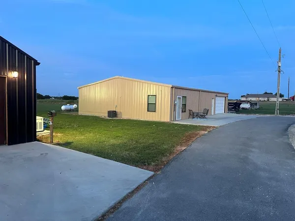 a view of a house with backyard