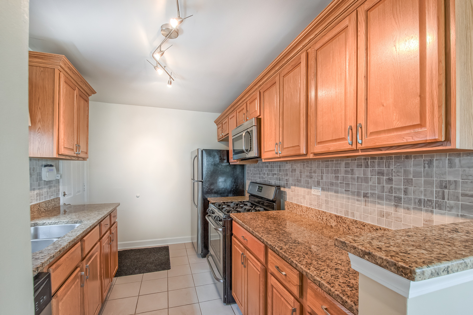 4524 1st Avenue Lyons, IL 60534 - Photo 2 of 14