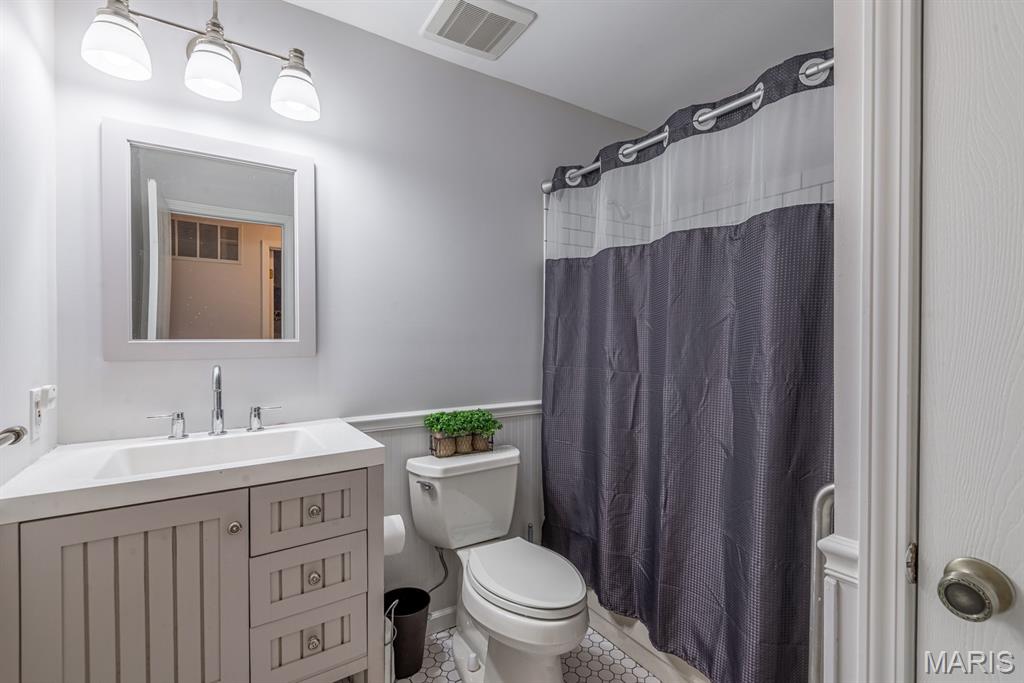 7012 Chalkstone Road Oakville, MO 63129 - Photo 37 of 48