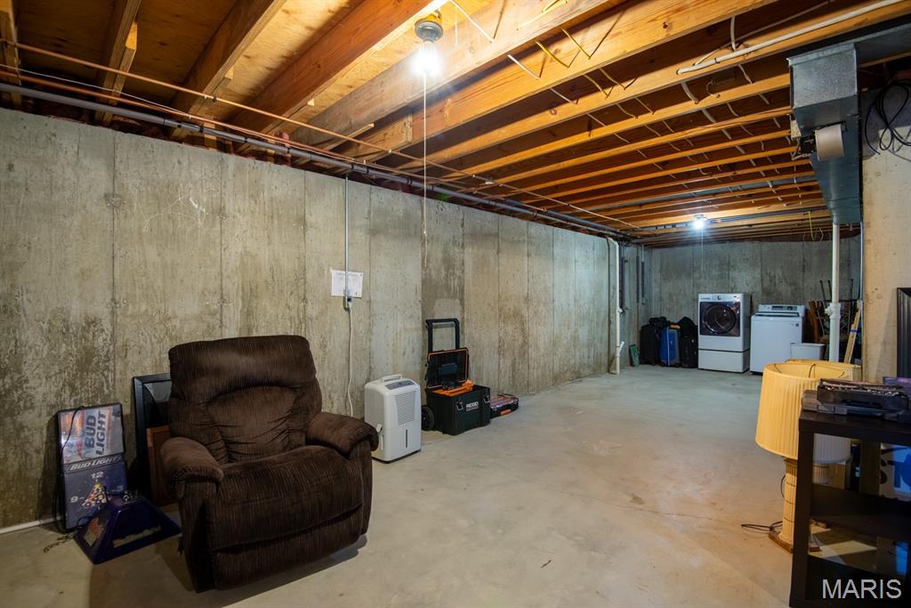 7012 Chalkstone Road Oakville, MO 63129 - Photo 38 of 48