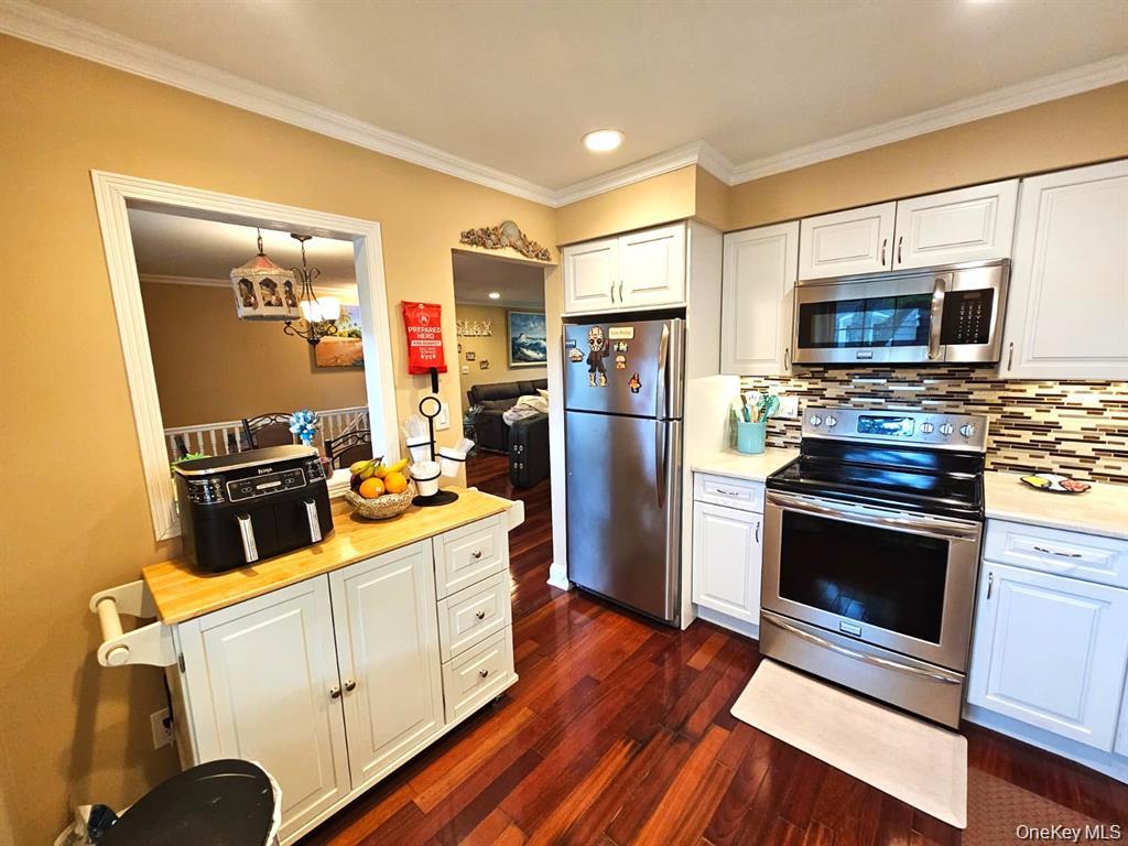 655 Middle Country Road, Unit 2H2 Coram, NY 11727 - Photo 18 of 37