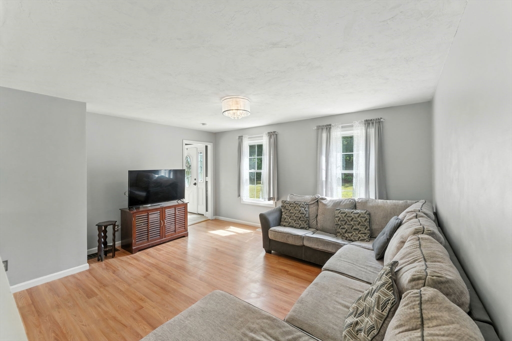 270 New Braintree Road West Brookfield, MA 01585 - Photo 6 of 38