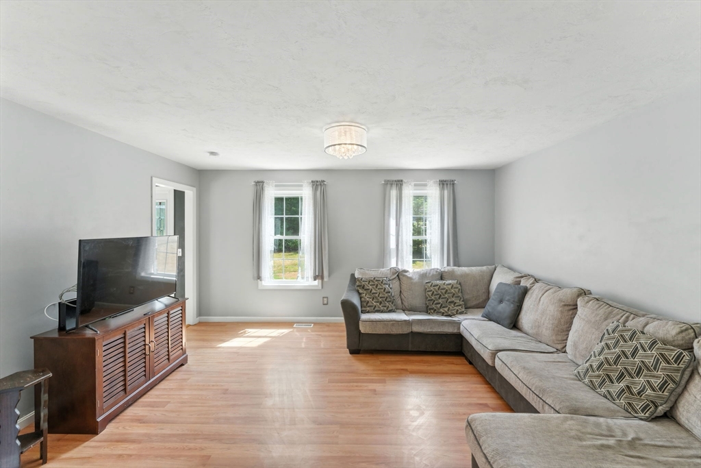 270 New Braintree Road West Brookfield, MA 01585 - Photo 7 of 38