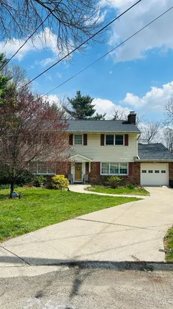 $389,900 | 502 Blossomhill Lane, Cincinnati, OH 45224