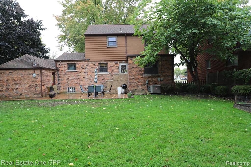 1864 Hawthorne Road Grosse Pointe Woods, MI 48236 - Photo 27 of 30