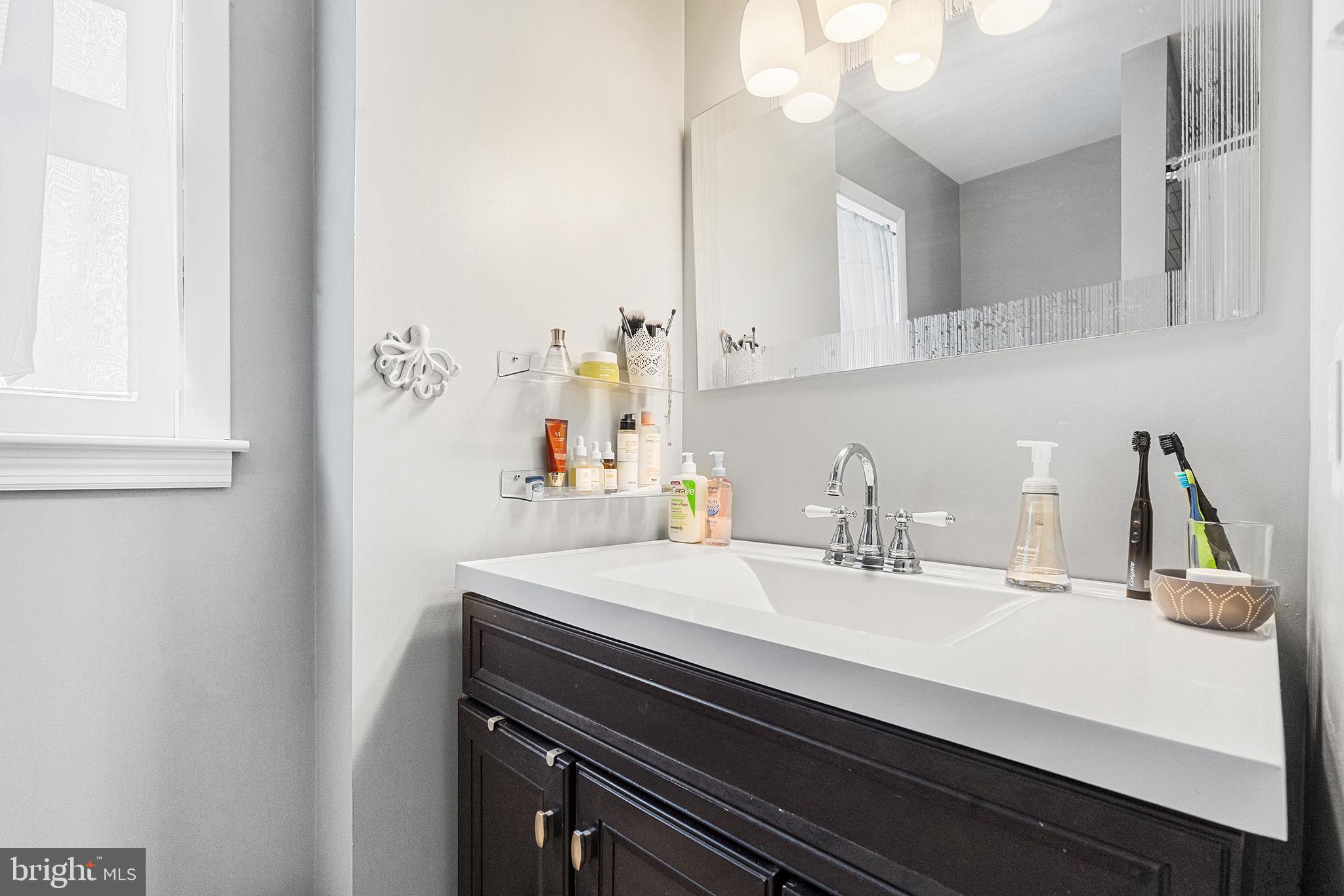 225 McClellan Street Reading, PA 19611 - Photo 14 of 25 a bathroom with a sink and a mirror