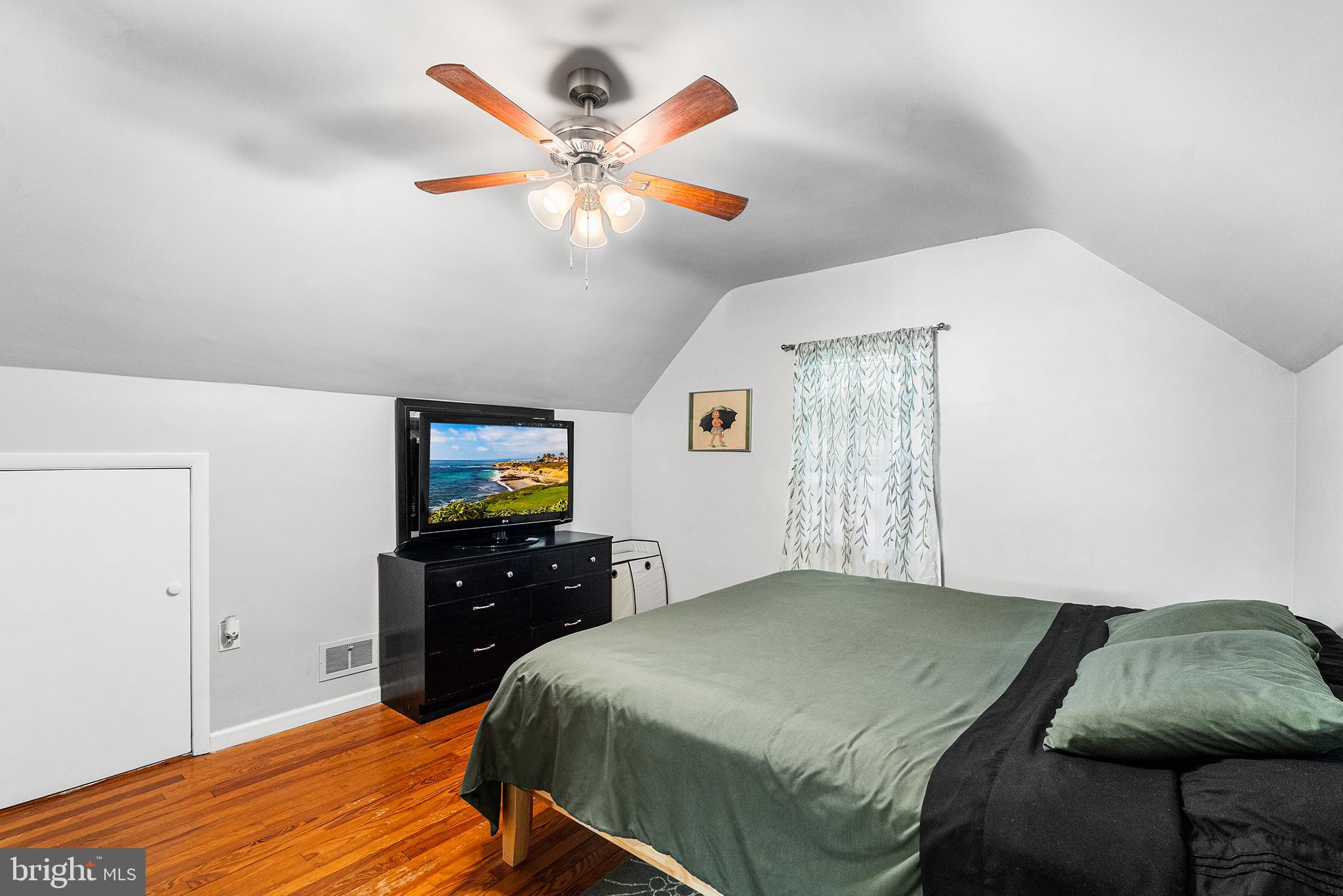 225 McClellan Street Reading, PA 19611 - Photo 15 of 25 a bedroom with a bed and a flat tv screen on dresser