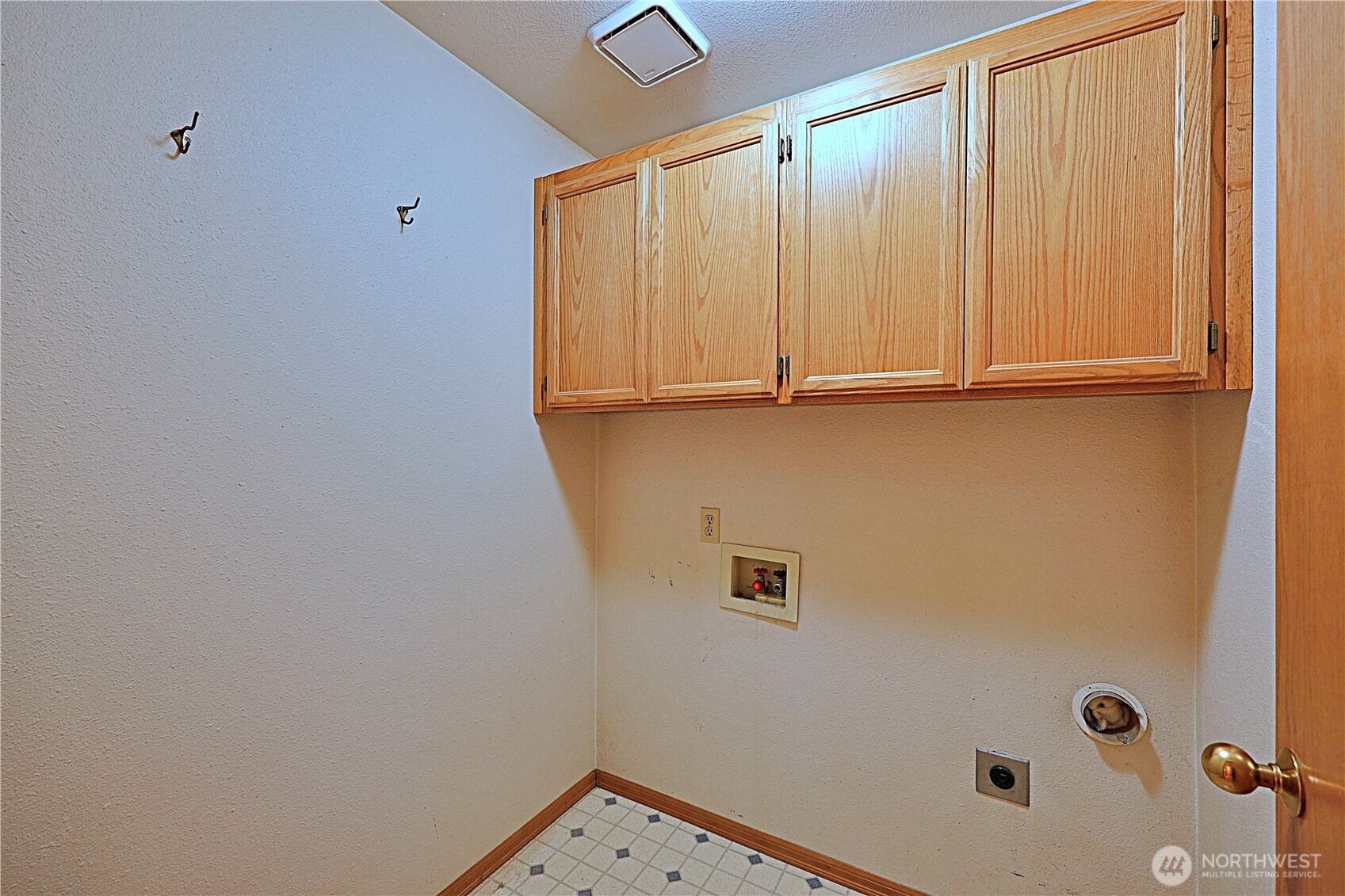 424 16th Street Southwest Puyallup, WA 98371 - Photo 16 of 39 a view of door