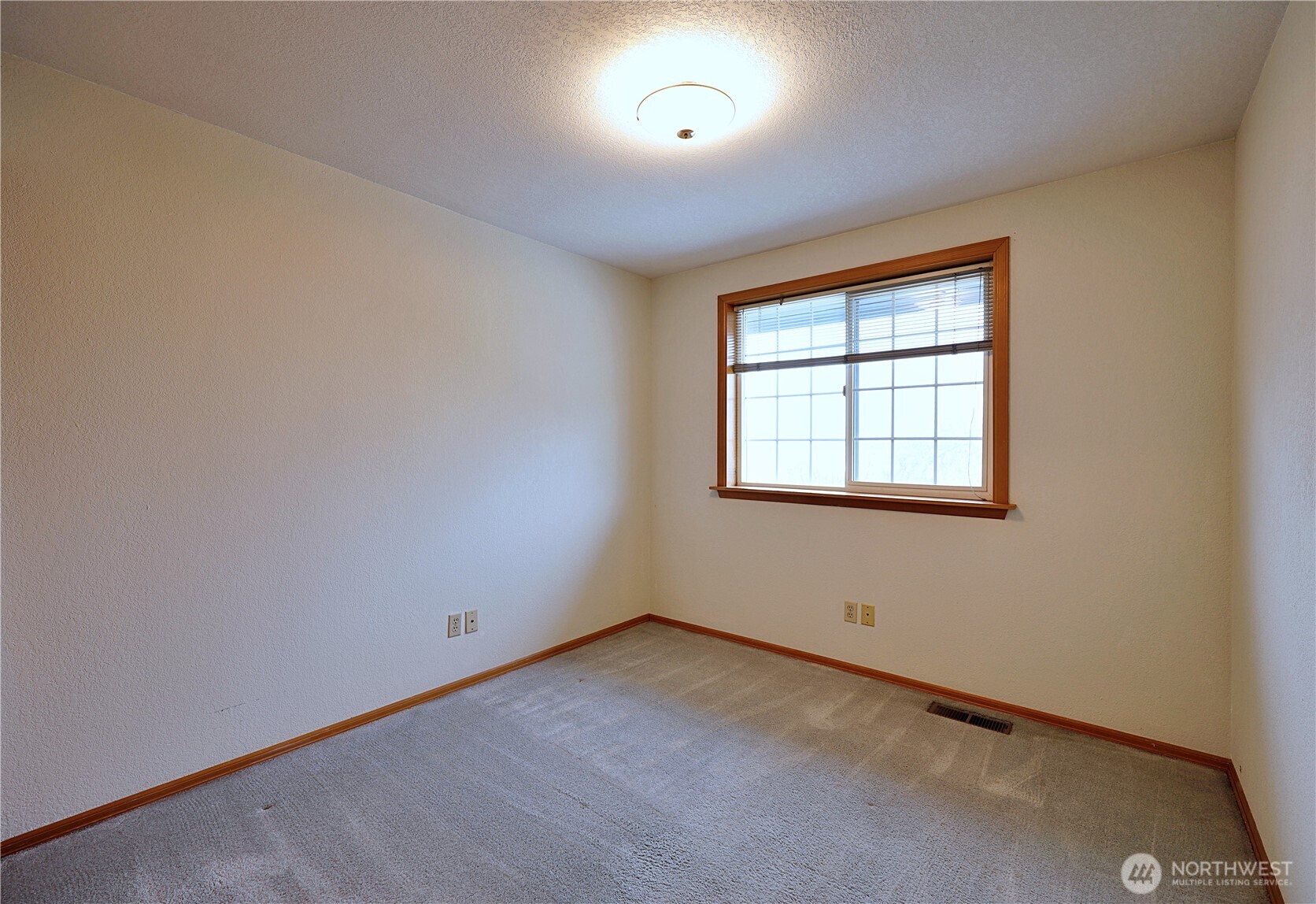 424 16th Street Southwest Puyallup, WA 98371 - Photo 22 of 39 an empty room with a window