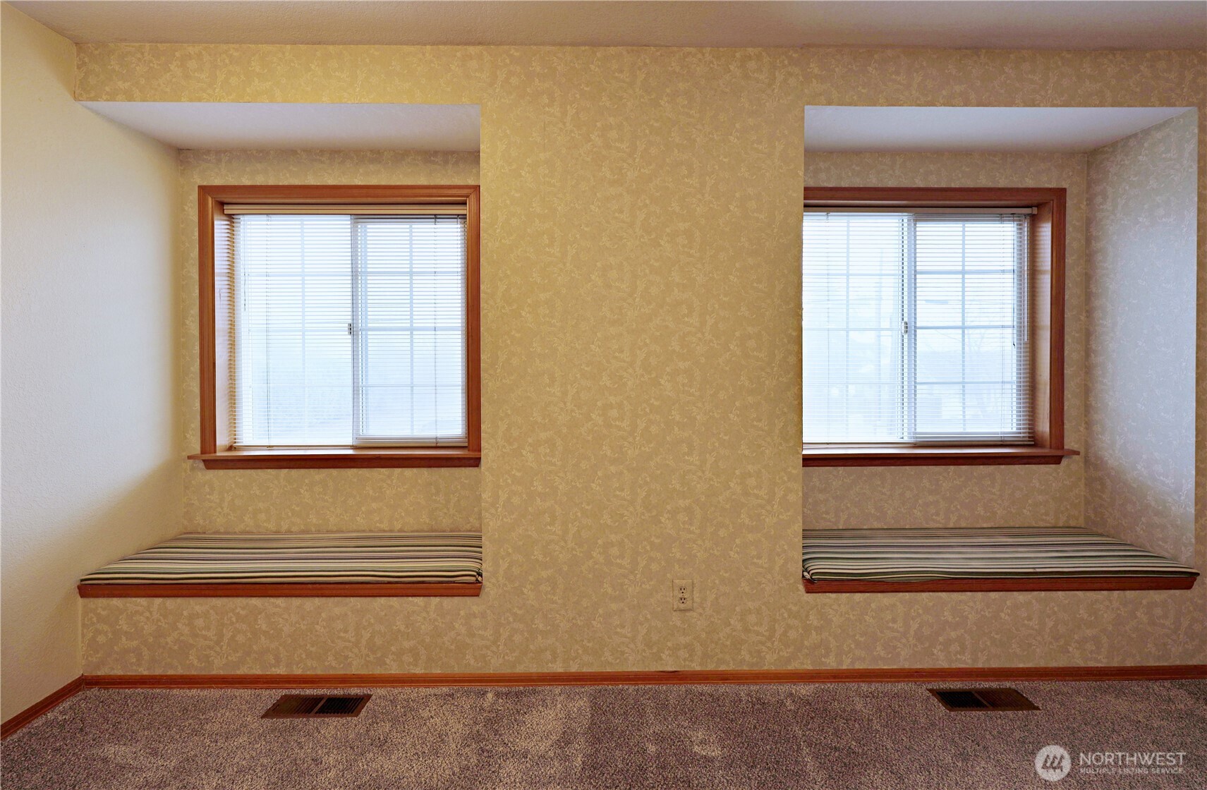 424 16th Street Southwest Puyallup, WA 98371 - Photo 27 of 39 a view of front door of a house