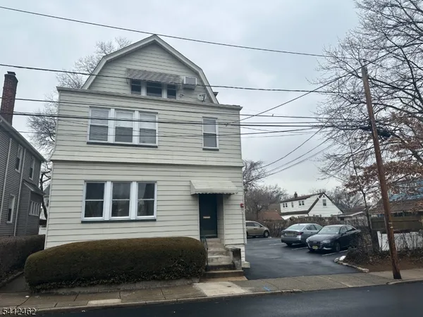 $1,800 | 14 Laura Avenue, Unit 3, Nutley, NJ 07110