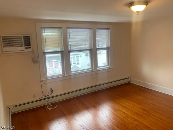 $1,800 | 14 Laura Avenue, Unit 3, Nutley, NJ 07110