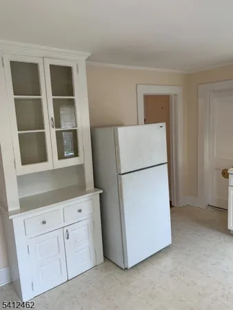 $1,800 | 14 Laura Avenue, Unit 3, Nutley, NJ 07110