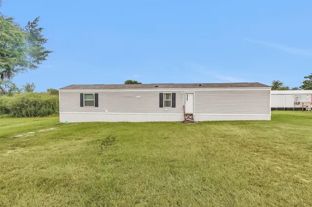 a view of a house with a backyard