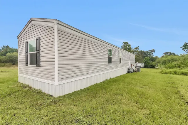 a view of a house with a backyard
