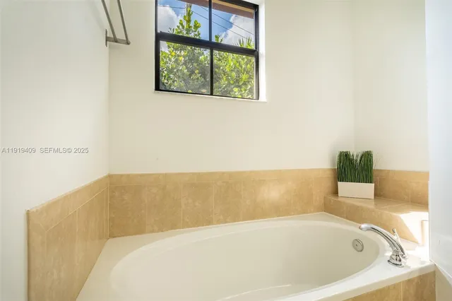 $499,000 | 4816 Northwest 56th Court, Tamarac, FL 33319