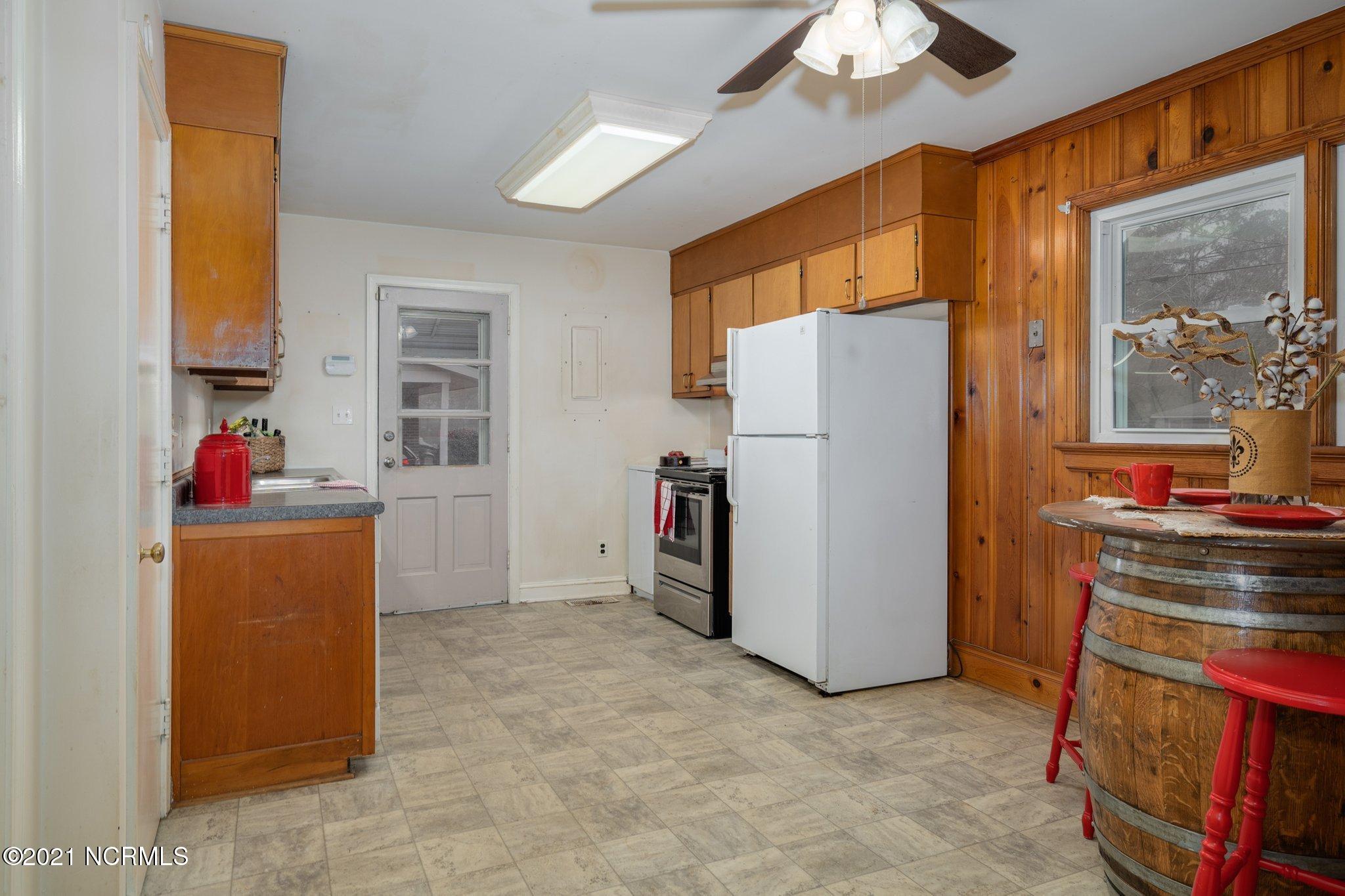 2916 Amherst Road Rocky Mount, NC 27804 - Photo 8 of 21 010-2916AmherstRoad-RockyMount-NC-27804-