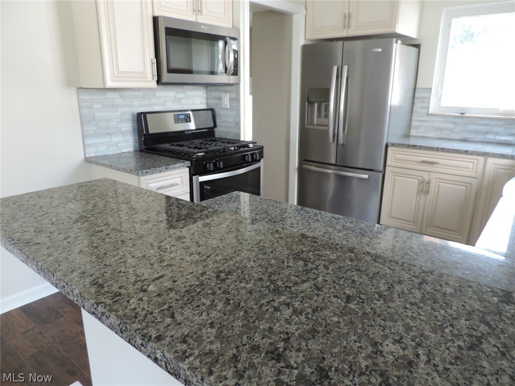 6114 Manchester Road Parma, OH 44129 - Photo 7 of 25
