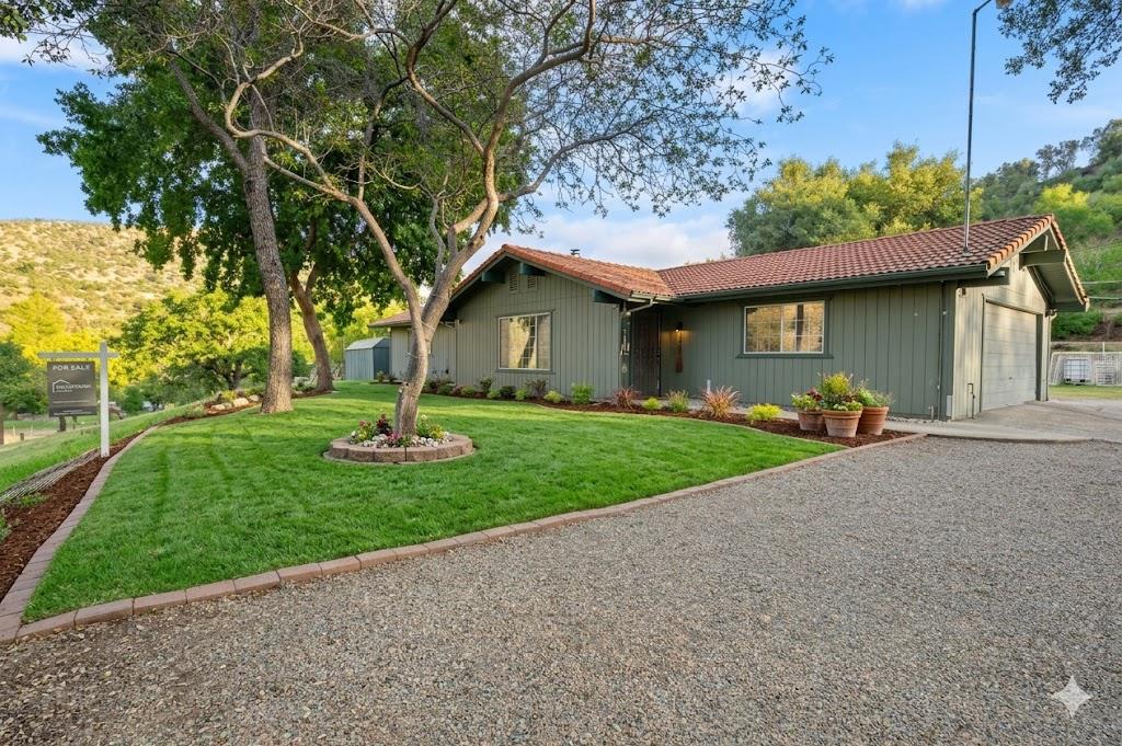 38570 Rustic Lane Squaw Valley, CA 93675 - Photo 5 of 51 AI enhanced
