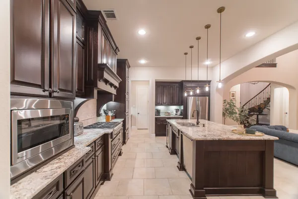 $1,195,000 | 46 South Shasta Bend Circle, The Woodlands, TX 77389